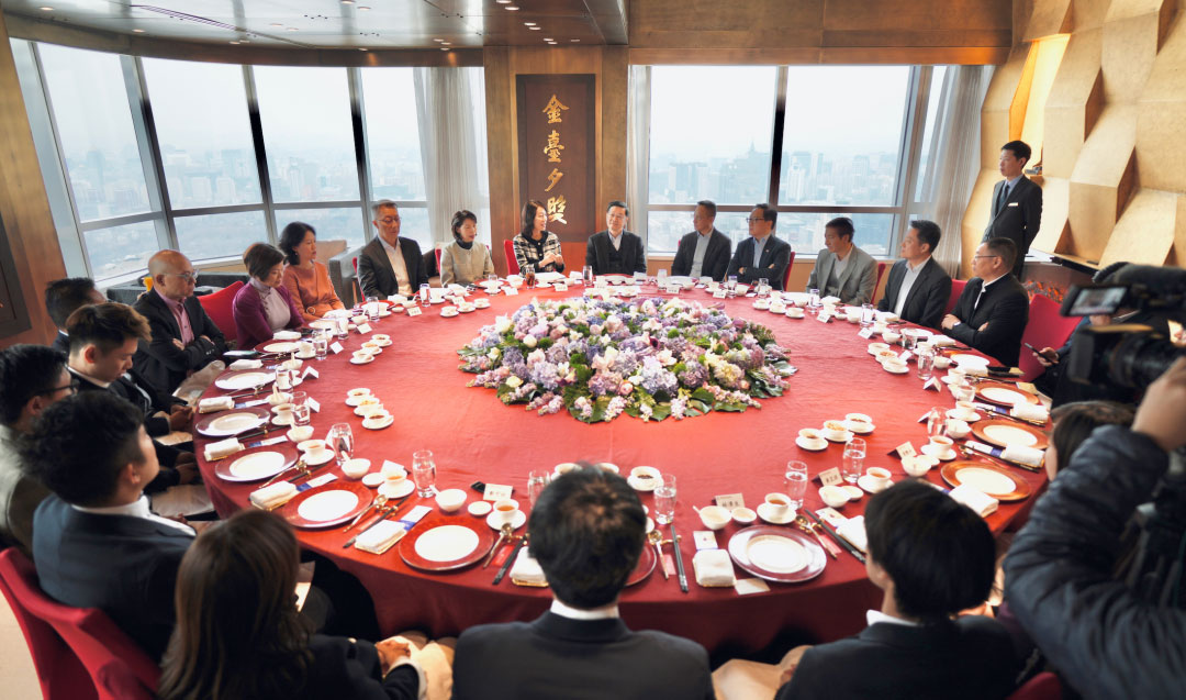 香港特區(qū)行(xíng)政長(cháng)官李家(jiā)超到(dào)訪中國(guó)香港(地區(qū))商會